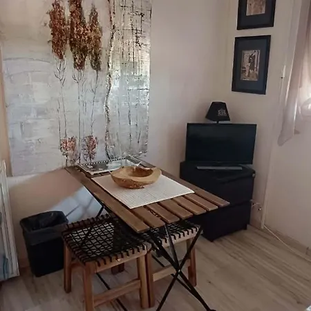 Holiday Room *